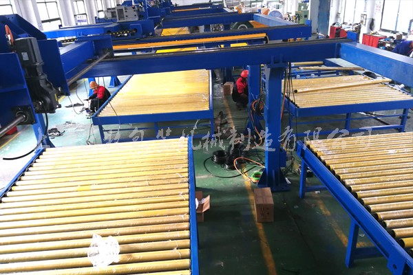 宝钛集团——大型板材桁架桁架吸盘码垛+翻板机+输送生产线